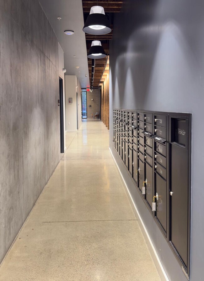 Building Photo - 1229 W 1st Ave