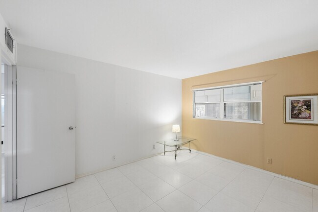 Building Photo - 669 Saxony Trail