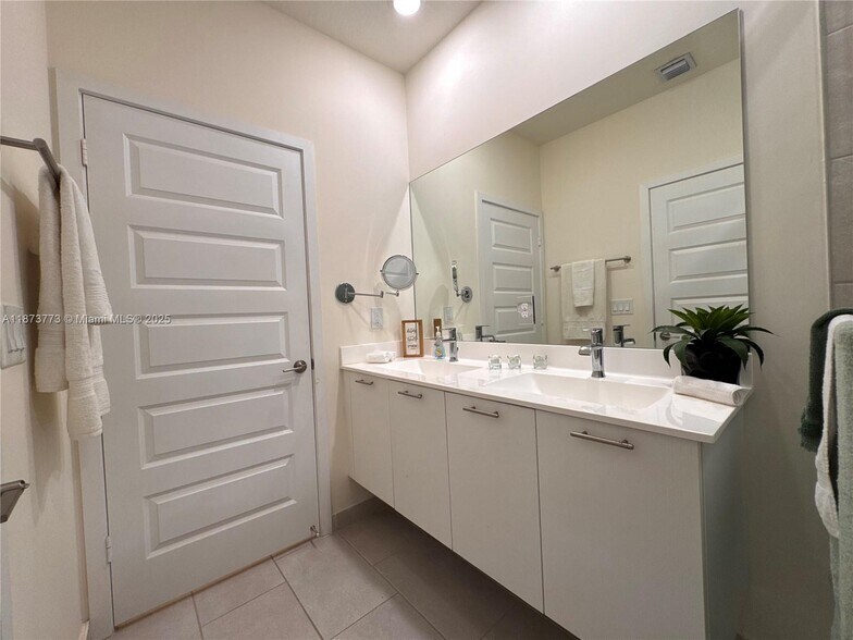 Building Photo - 4760 NW 83rd Pky