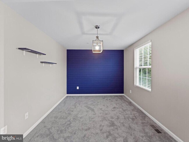 Building Photo - 7425 Willow View Ln
