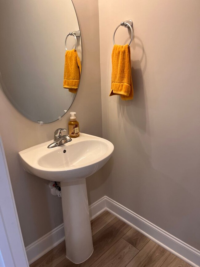 Building Photo - New 3 Bedroom 2.5 Bathroom Townhouse with ...