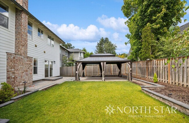 Building Photo - 12793 SW Sierra Vista Dr