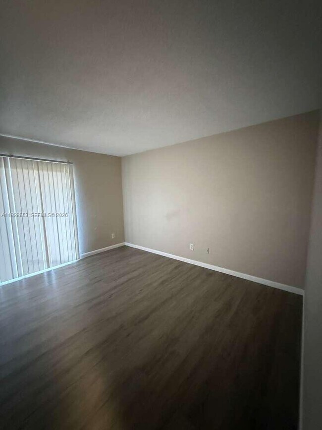 Building Photo - 1416 Meadows Cir W