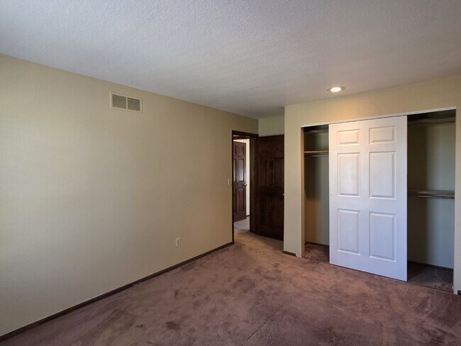 Building Photo - Single-Family Home in Near-Perfect Condition | 3-Car Garage | Covered Patio | Large Unfinished Ba...