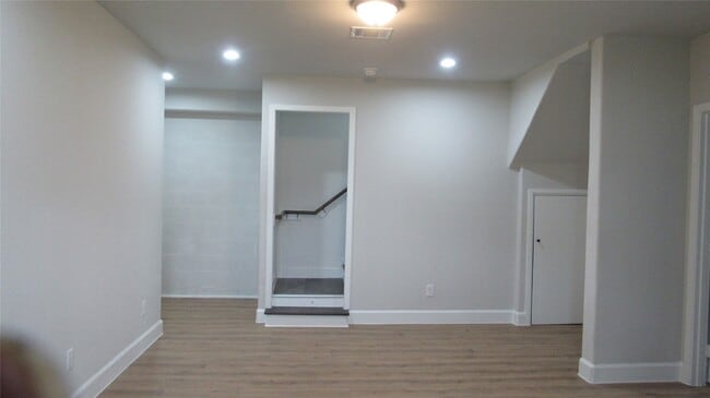 Building Photo - 365 Deep Woods Ln