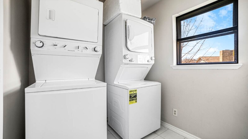 Building Photo - 6407 Chinaberry Trail