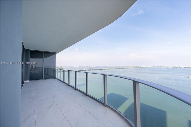 Building Photo - 700 NE 24th St