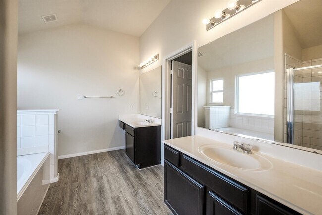 Building Photo - 10902 Barker View Dr