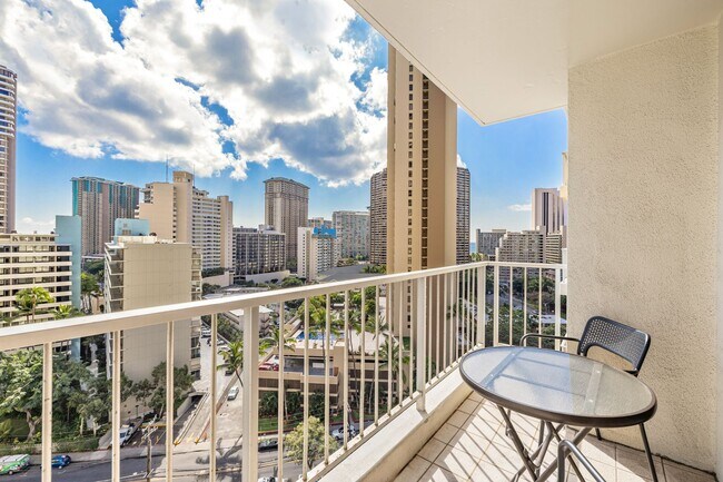 Building Photo - Remodeled One Bedroom One Bath at Villa on...