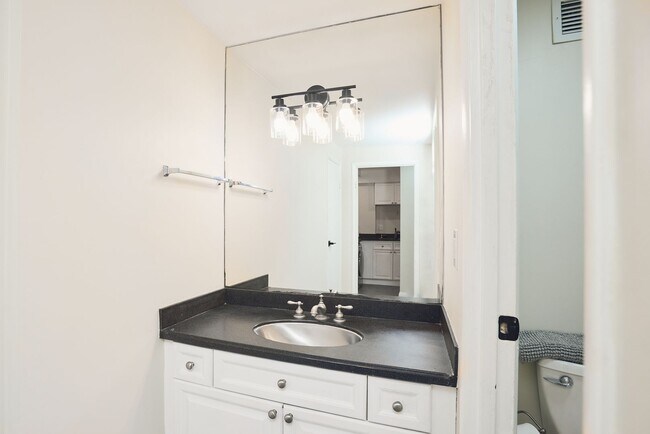 Building Photo - Furnished Buckhead Studio in Prime Peachtree Location