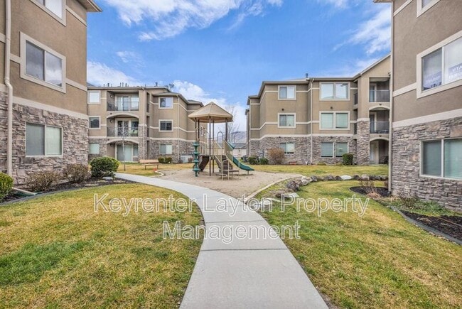 Building Photo - 905 S Main St