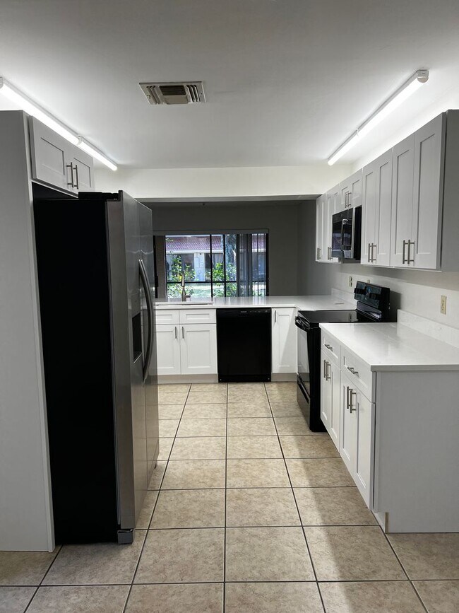 Building Photo - SANDPOINTE TOWNHOMES