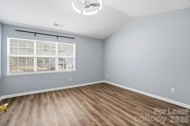 Building Photo - 1760 Forest Side Ln