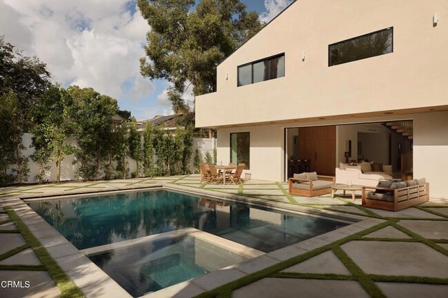 Building Photo - 11638 Kling St