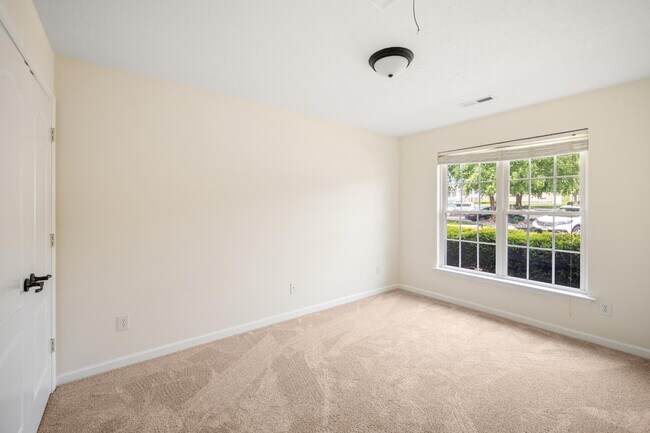 Building Photo - 66 Old Tavern Cir