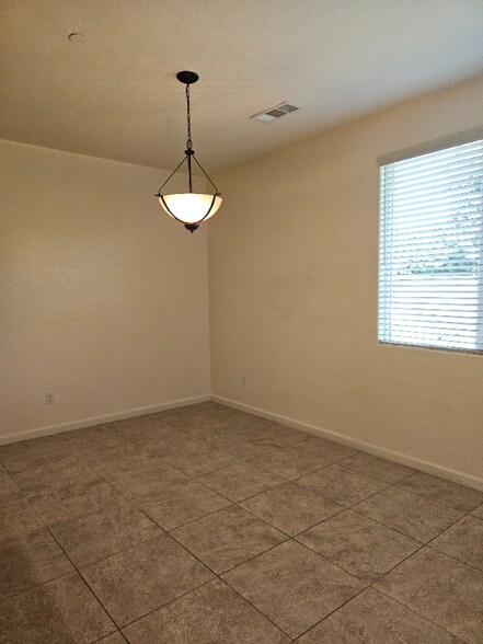 Building Photo - 2908 S Oakhurst Ct