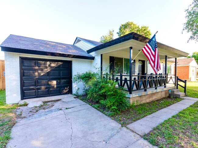 Building Photo - 2808 Grayson Dr