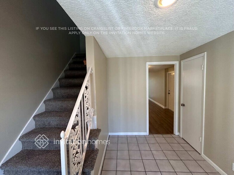 Building Photo - 1705 Village Ct