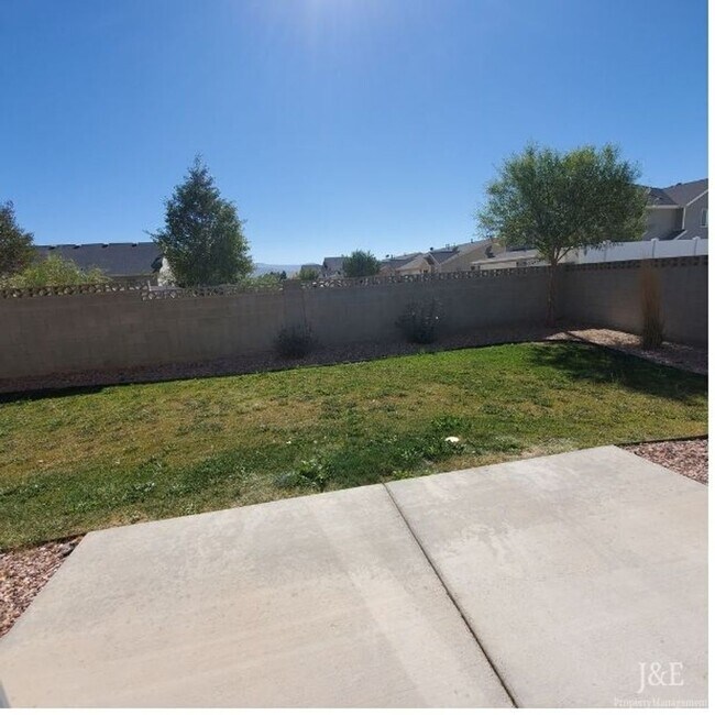 Building Photo - 537 W 2150 N