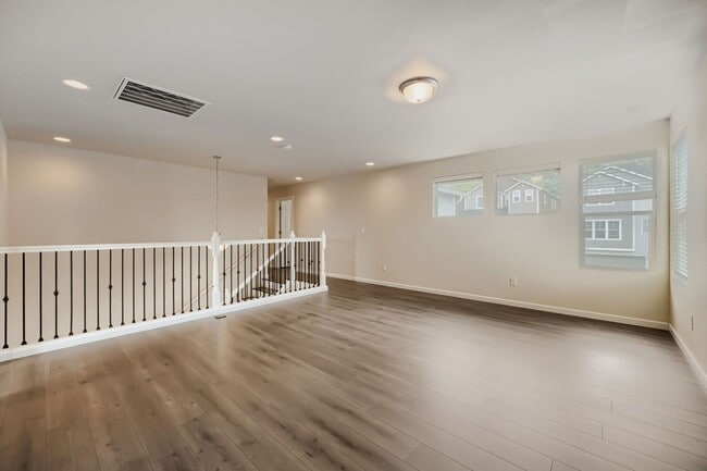 Building Photo - Amazing 6bed/3bath home in Edgewood, WA!