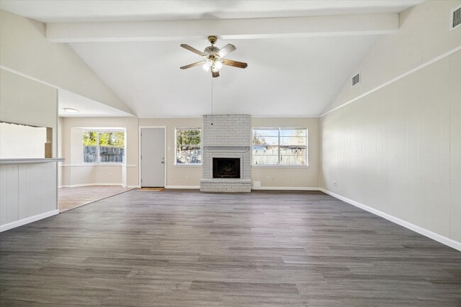 Building Photo - 13746 Drakewood Dr