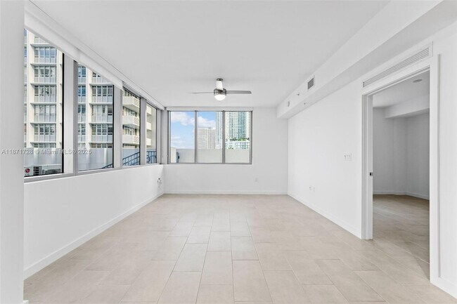 Building Photo - 2150 N Bayshore Dr