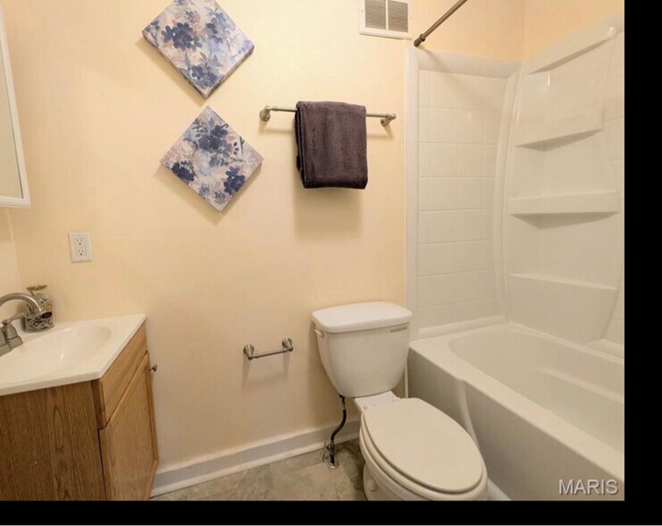 Building Photo - 3418 Hartford St