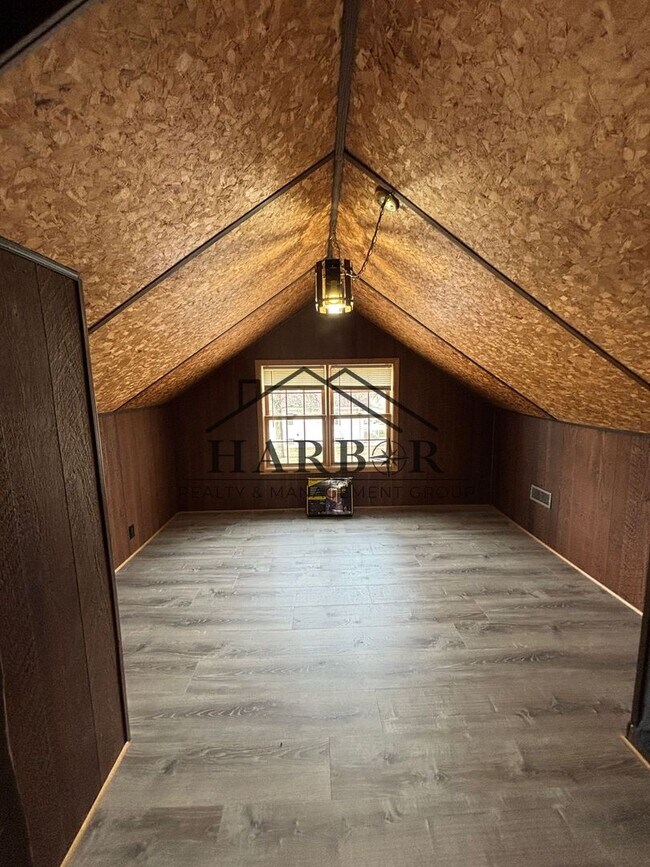 Building Photo - 800 8th Ave SE