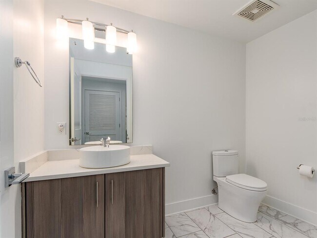 Building Photo - 15 Avalon St