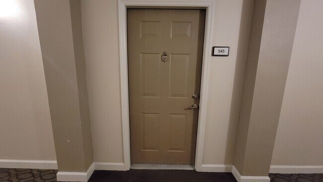 Building Photo - Luxury Condo On The Top Floor at Solé in Flagler Village