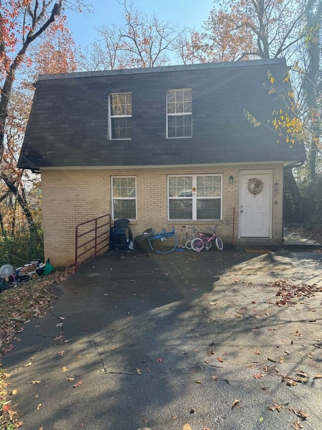 Building Photo - 2 bedroom for rent