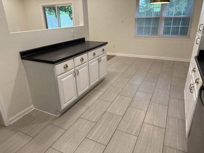 Building Photo - 112 Teal Lake Dr