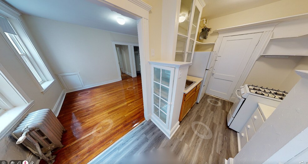 Building Photo - 425 Park Dr