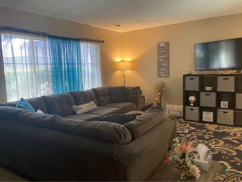Shared Living Room - 5433 Brookswood Way
