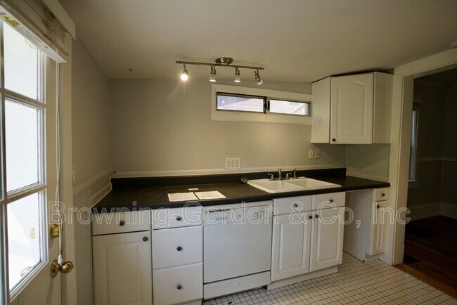 Building Photo - 2109 12th Ave S