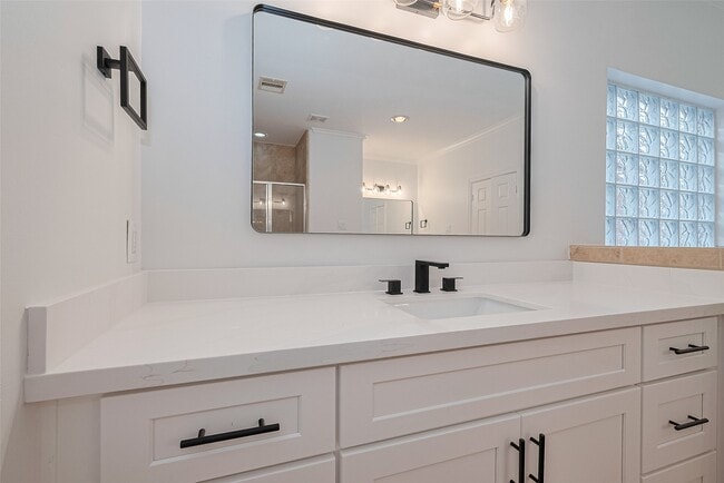 Building Photo - 1514 Olive Park