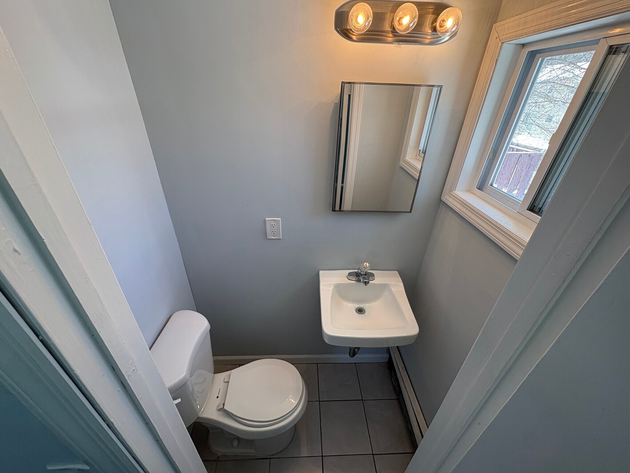 Building Photo - 16 Linden St