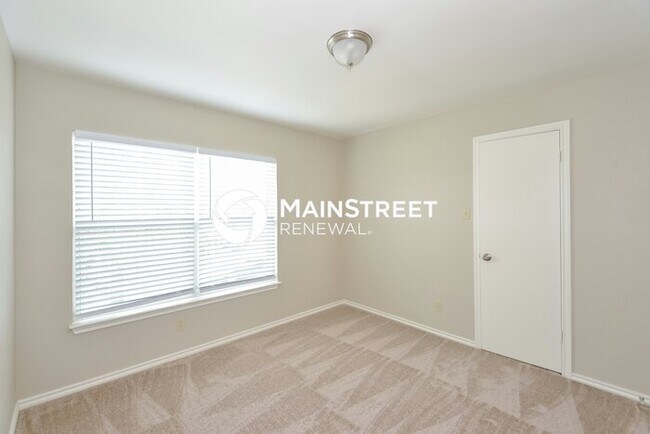 Building Photo - 3 Bedroom Pet-Friendly Home in Converse, TX with Main Street Renewal