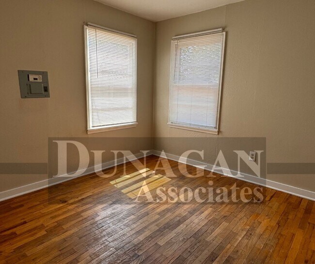 Building Photo - 3 bedroom 1 bath home with updates!