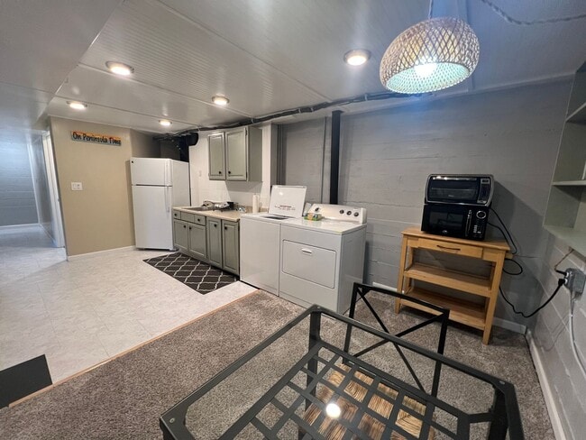 Building Photo - Furnished 1 Bedroom, 1 Bath including all ...