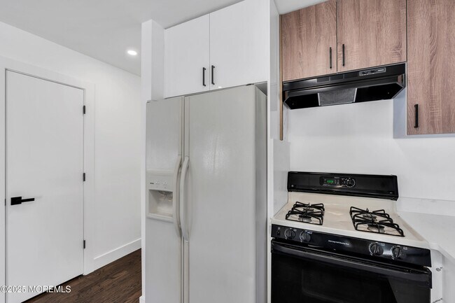 Building Photo - 526 Bradley Blvd