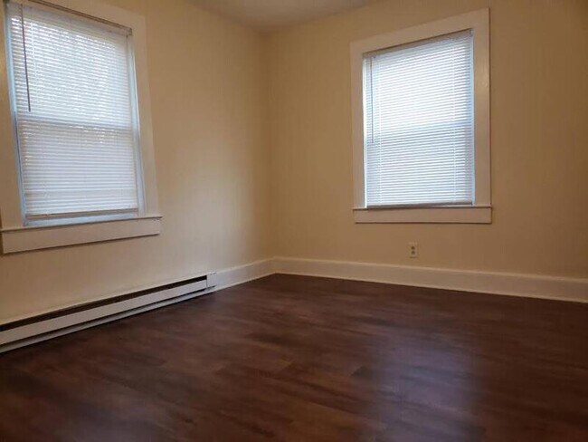 Building Photo - 218 Marshall St