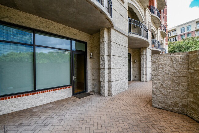 Building Photo - 5005 Hidalgo St