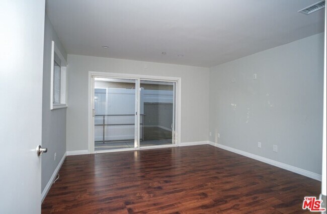 Building Photo - 6840 Nestle Ave