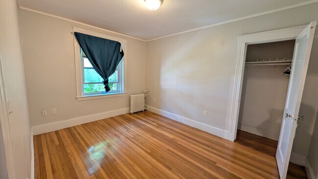 Building Photo - Great Deal Avail Now - 2-bed, 1-Bath