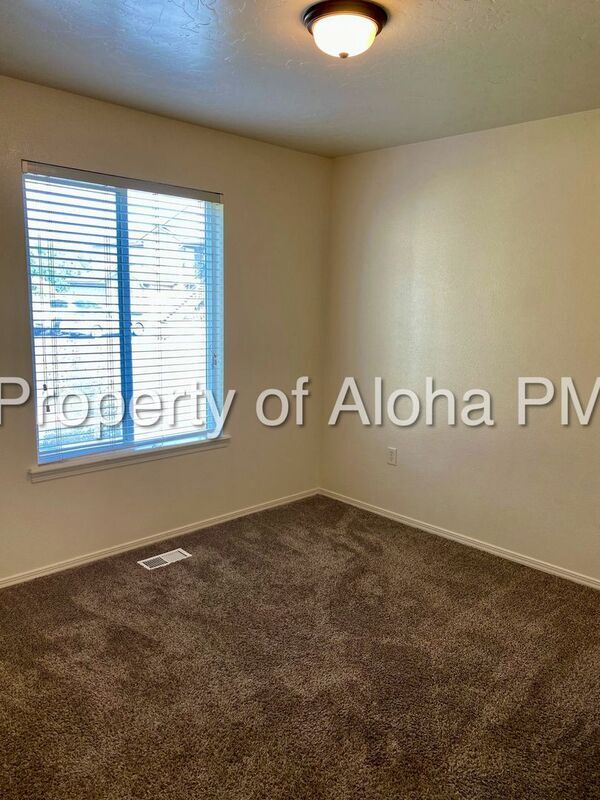 Building Photo - 1053 W Pine Ave