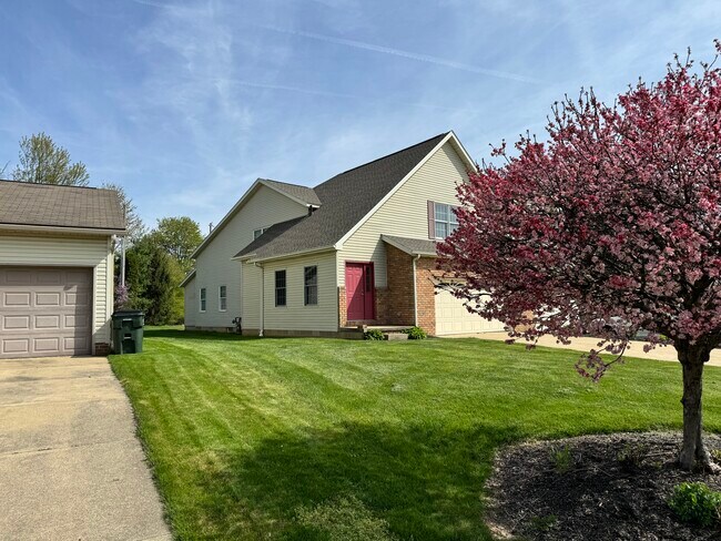 Building Photo - 5125 Echovale St NW