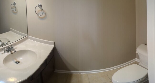 Building Photo - 1011 Blue Bonnet Ct