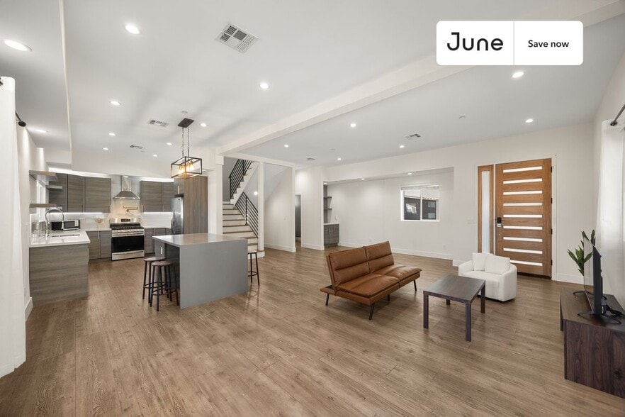 Building Photo - 5637 Riverton Ave