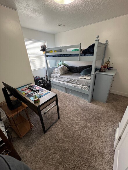 Building Photo - 822 N 1120 E